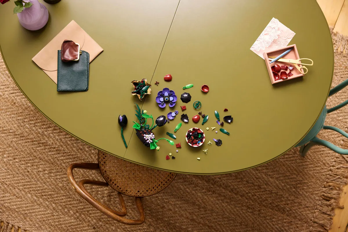Featured image for article: LEGO Botanicals Dark Flower Arrangement (11513) Brings a Moodier Palette to the Range