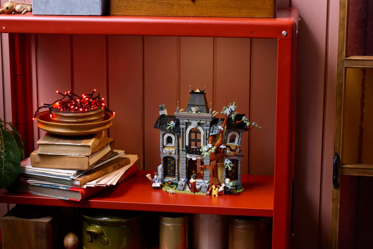 LEGO Icons Mayor Manor (11383): £99.99, 1,420 Pieces, Midnight Valley Begins 1 September