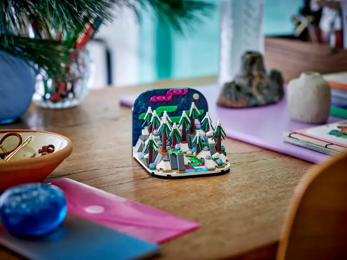 LEGO's Northern Lights Diorama (40785) Brings the Aurora Borealis to Your Shelf