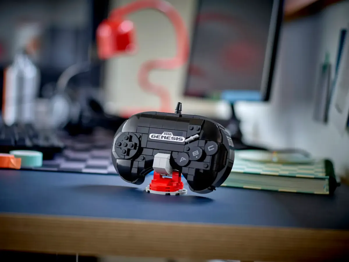 LEGO's New SEGA Genesis Controller GWP Takes Me Right Back to the 90s