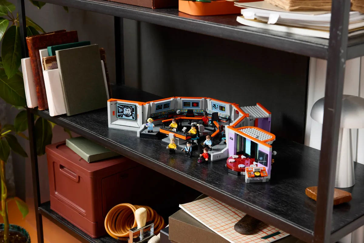 Featured image for article: LEGO Star Trek: U.S.S. Enterprise NCC-1701 Bridge (11385) Revealed at SDCC - 1,701 Pieces, Out 1 September