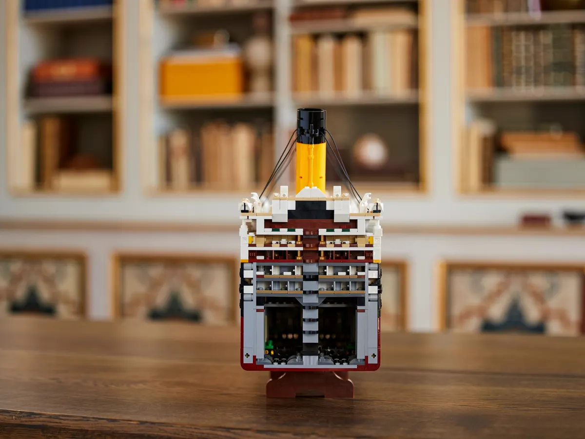 LEGO® Titanic - Image 16