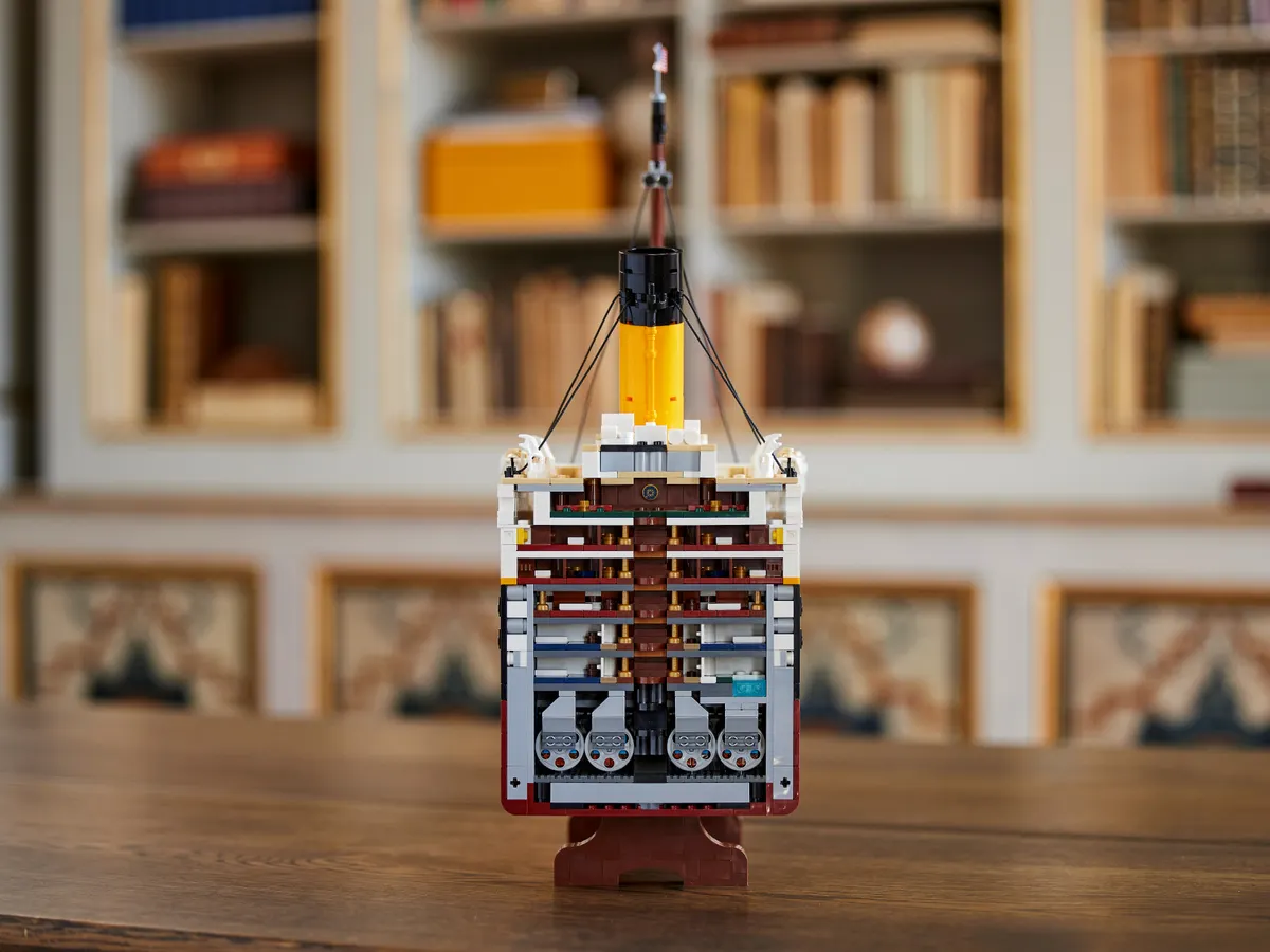 LEGO® Titanic - Image 14