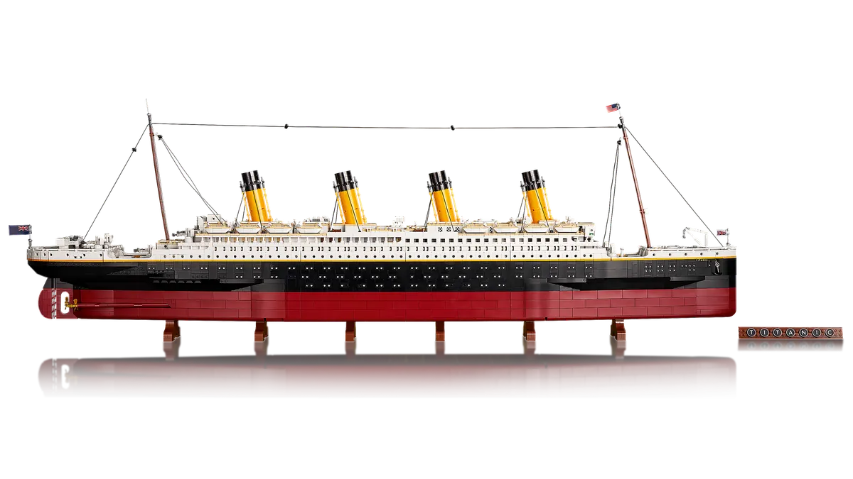 LEGO® Titanic - Image 4