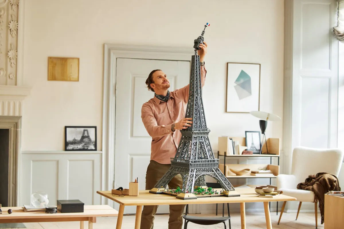 Eiffel tower - Image 9