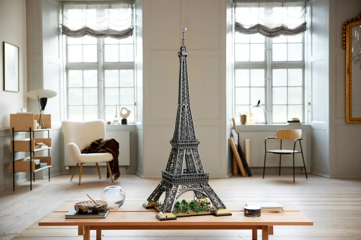 Eiffel tower - Image 11