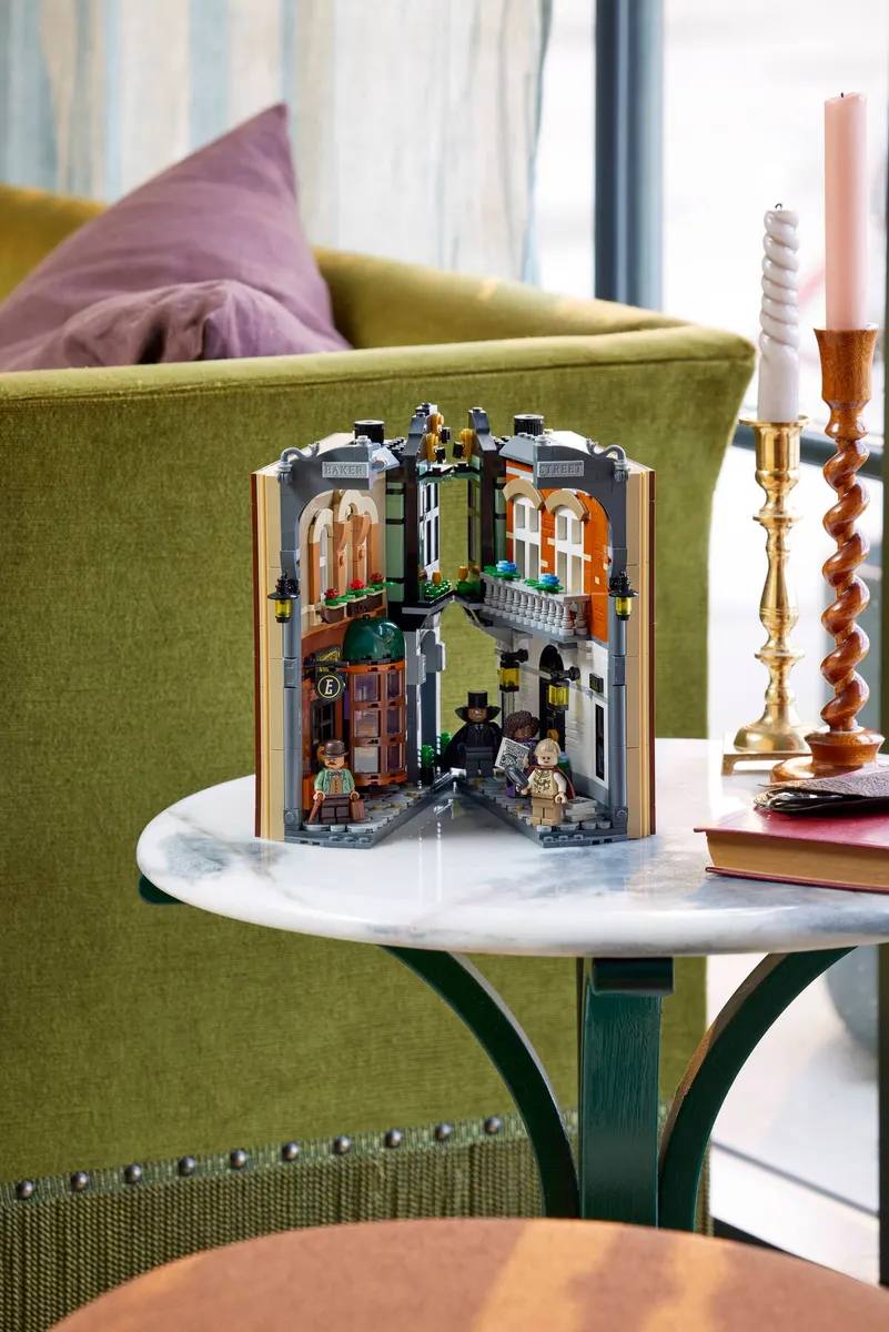 Sherlock Holmes: Book Nook - Image 10