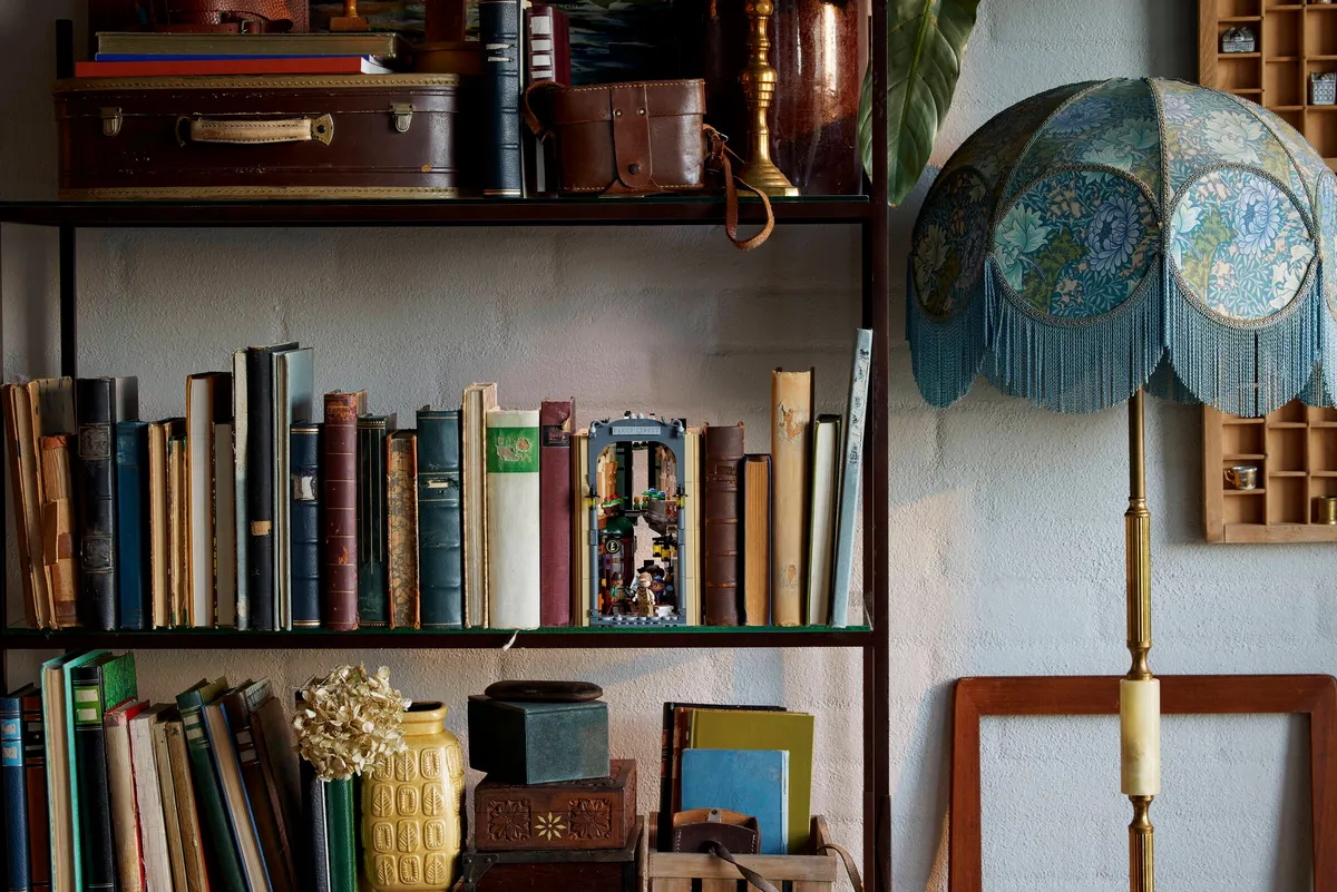 Sherlock Holmes: Book Nook - Image 8