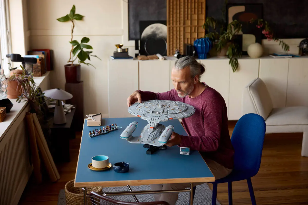 Star Trek: U.S.S. Enterprise NCC-1701-D™ - Image 6