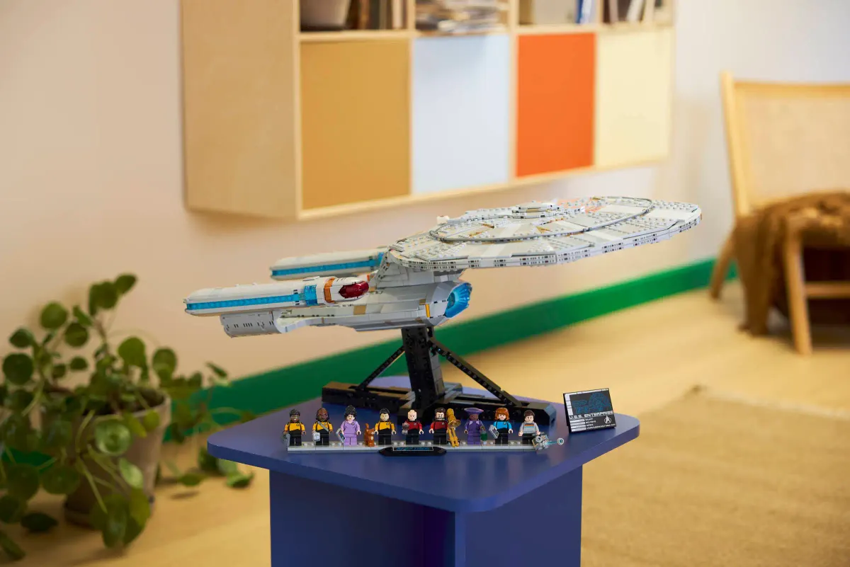 Star Trek: U.S.S. Enterprise NCC-1701-D™ - Image 9