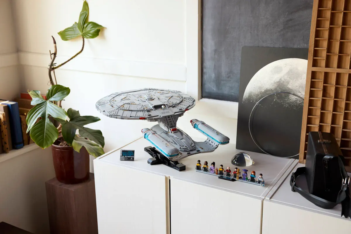 Star Trek: U.S.S. Enterprise NCC-1701-D™ - Image 7