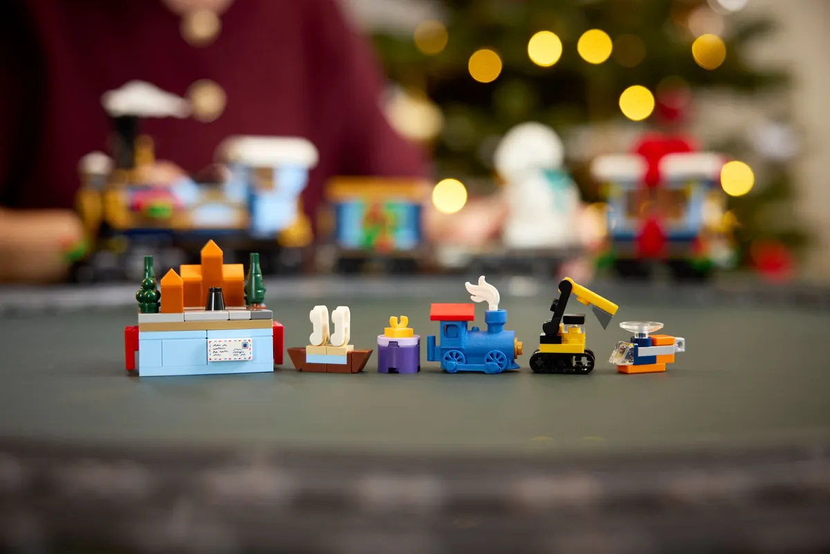 Holiday Express Train - Image 4