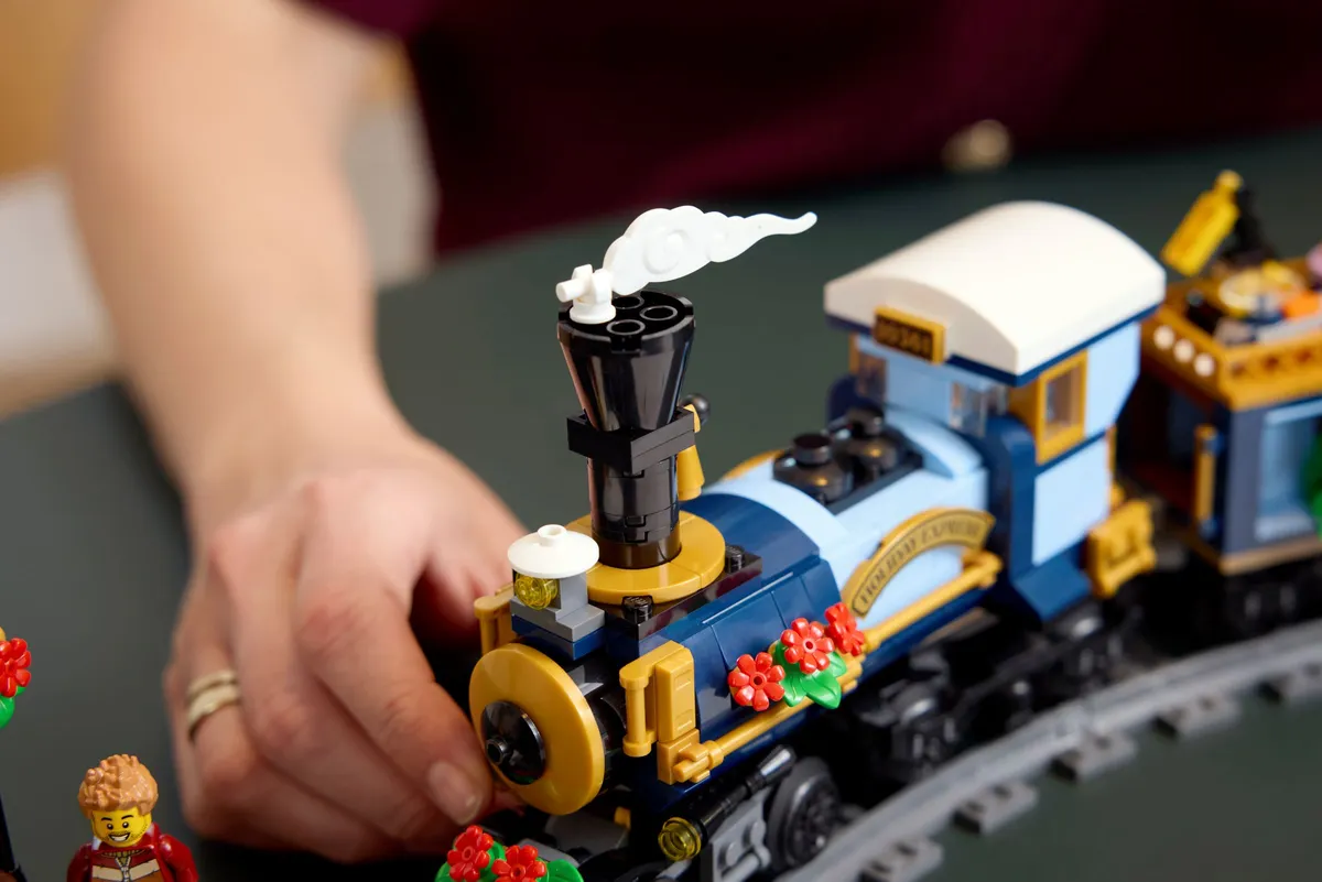 Holiday Express Train - Image 6