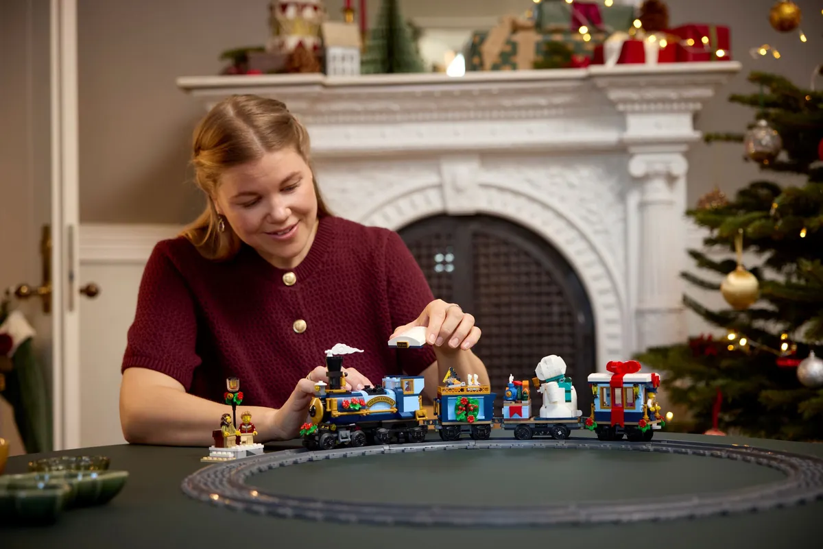 Holiday Express Train - Image 8