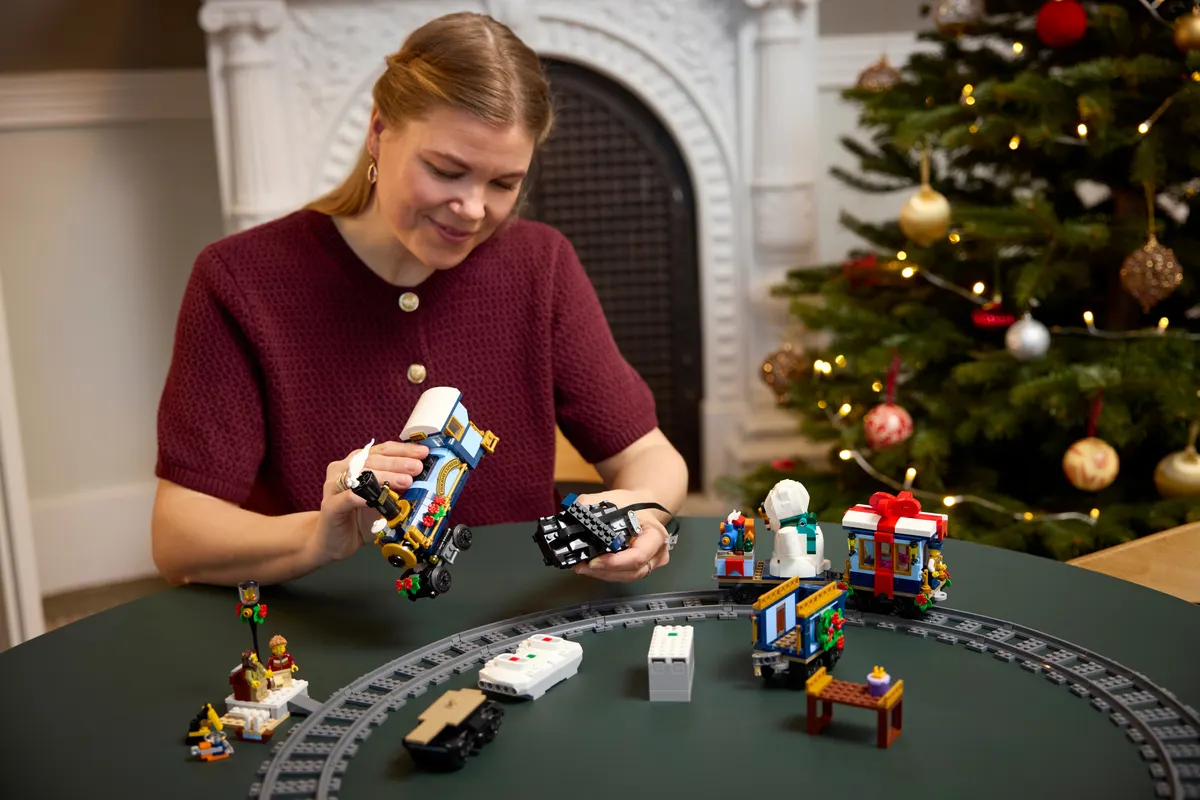 Holiday Express Train - Image 3