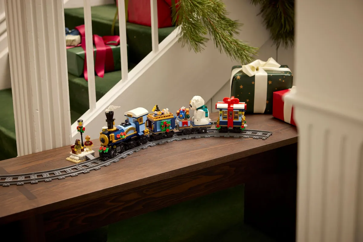 Holiday Express Train - Image 9