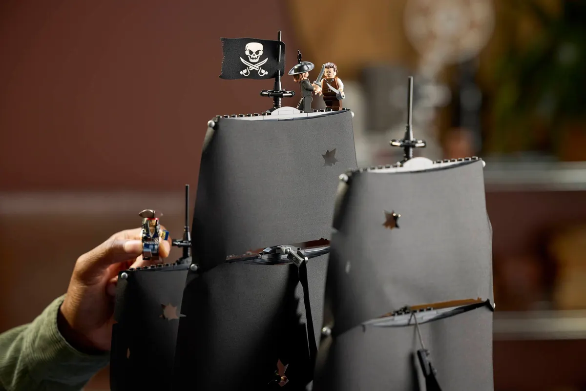 Captain Jack Sparrow's Pirate Ship - Image 5