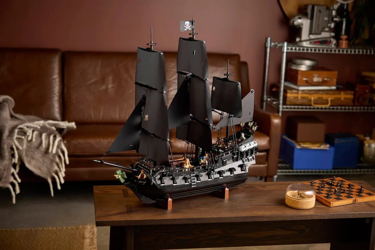 Captain Jack Sparrow's Pirate Ship - Image 11
