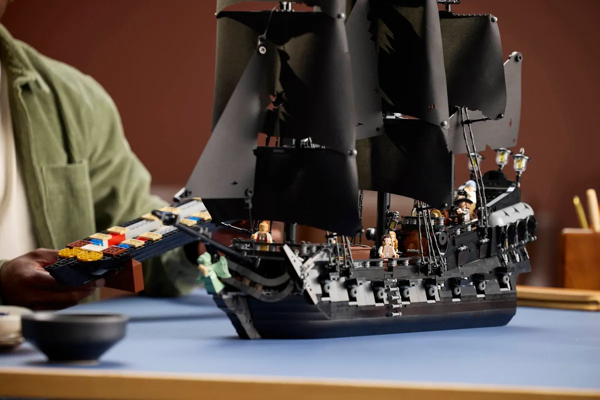 Captain Jack Sparrow's Pirate Ship - Image 4