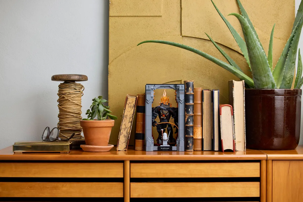 The Lord of the Rings: Balrog™ Book Nook - Image 7