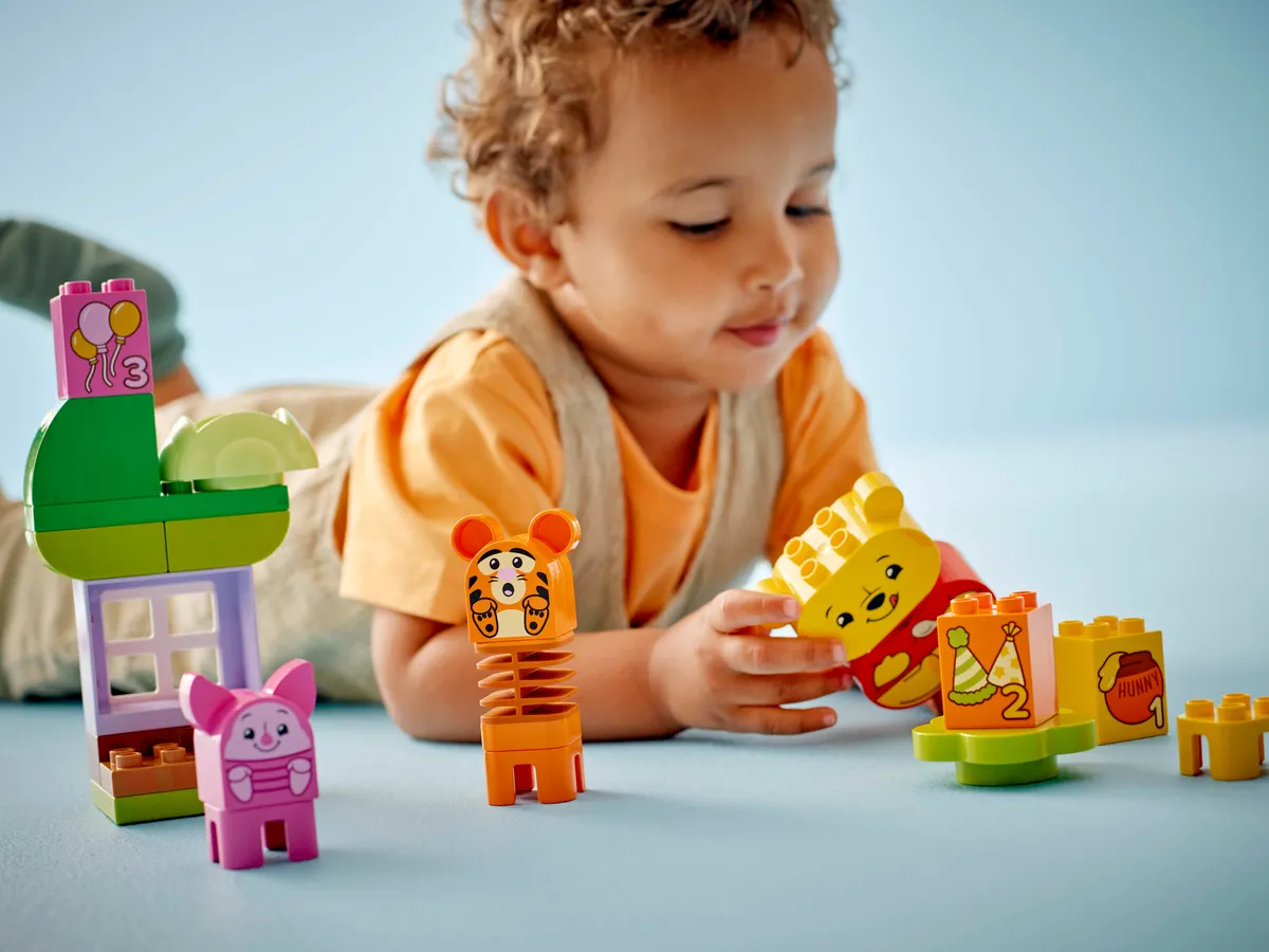 Winnie the Pooh's Birthday Party - Image 3