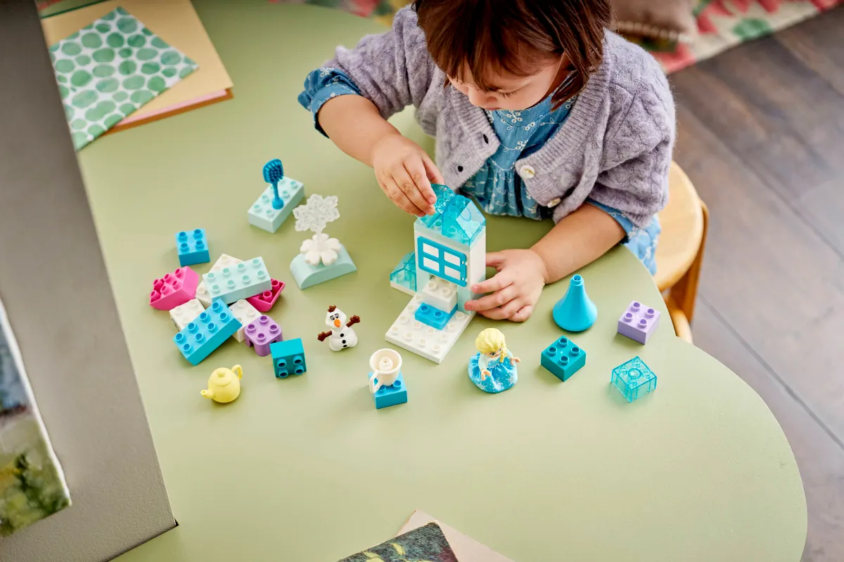 Frozen Creative Box with Elsa and Olaf - Image 9