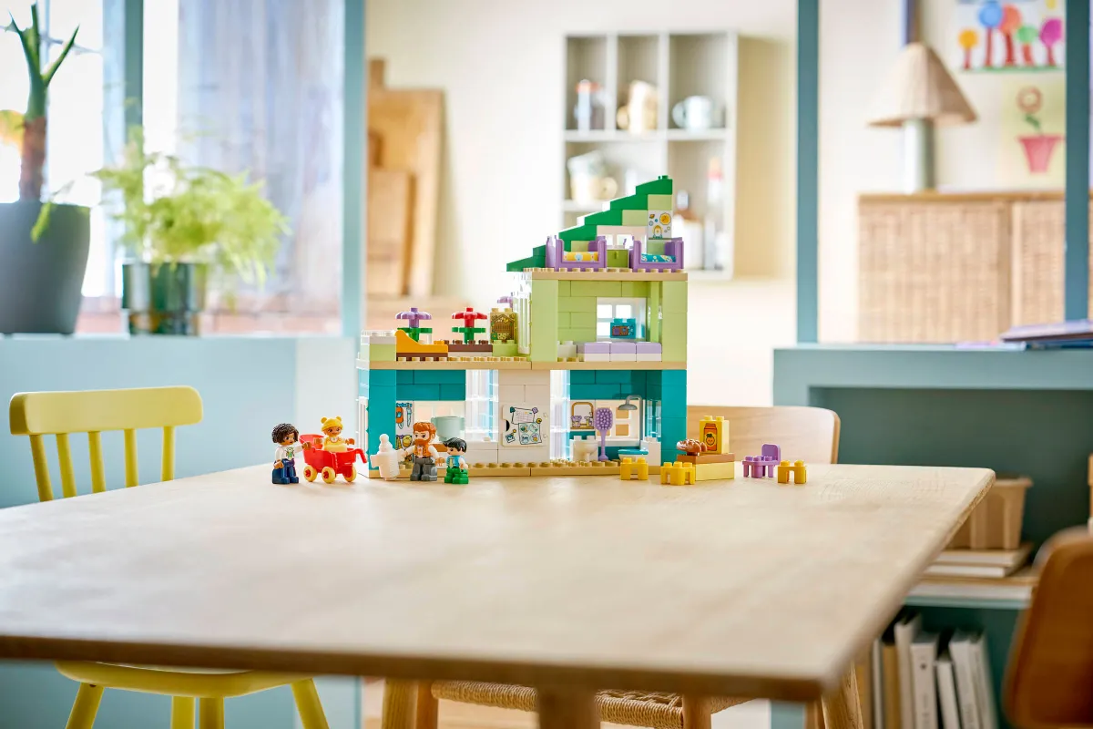 3 in 1 Modern Family House with Figures - Image 6