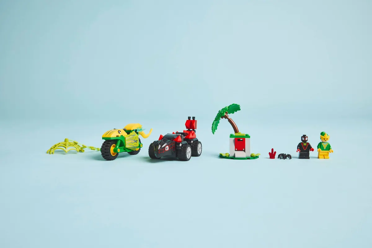 Spin and Electro Dinosaur Vehicle Chase - Image 4