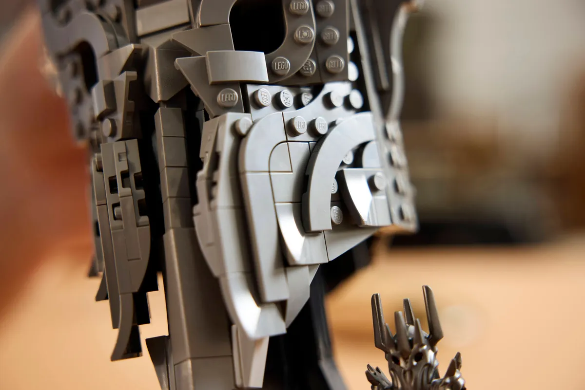The Lord of the Rings: Sauron's Helmet - Image 7