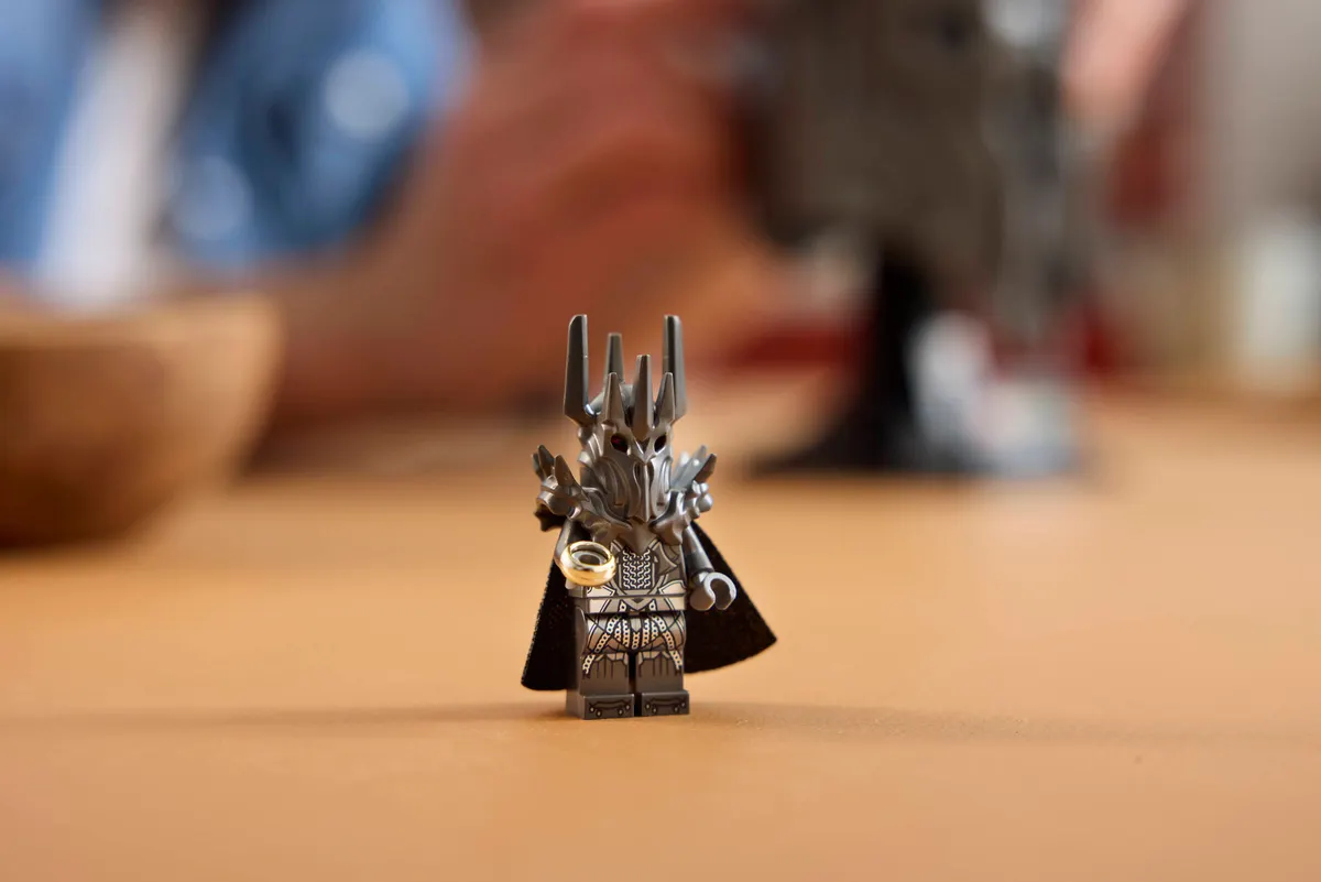 The Lord of the Rings: Sauron's Helmet - Image 10