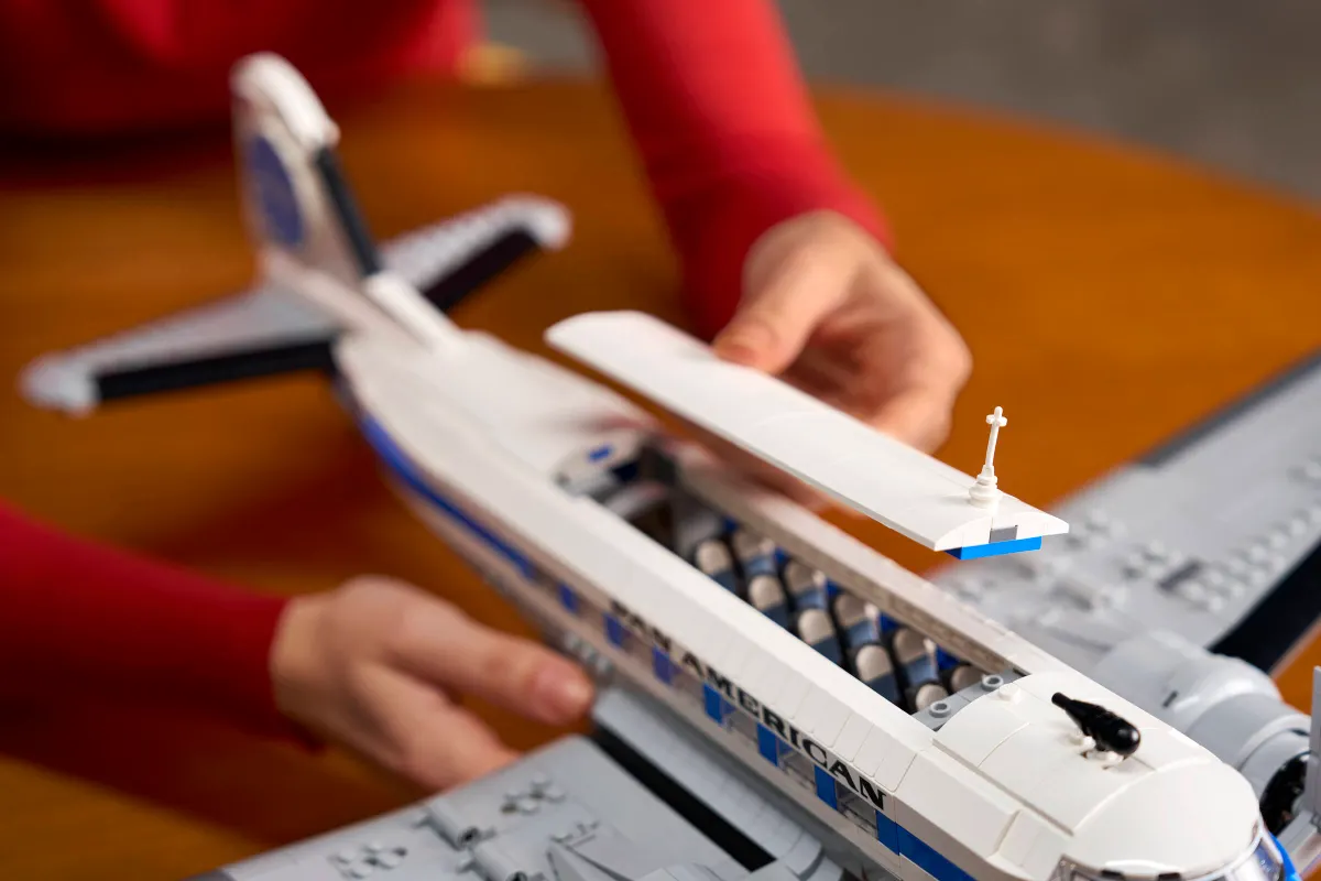 Douglas™ DC-3™ PAN AM® Airliner - Image 10