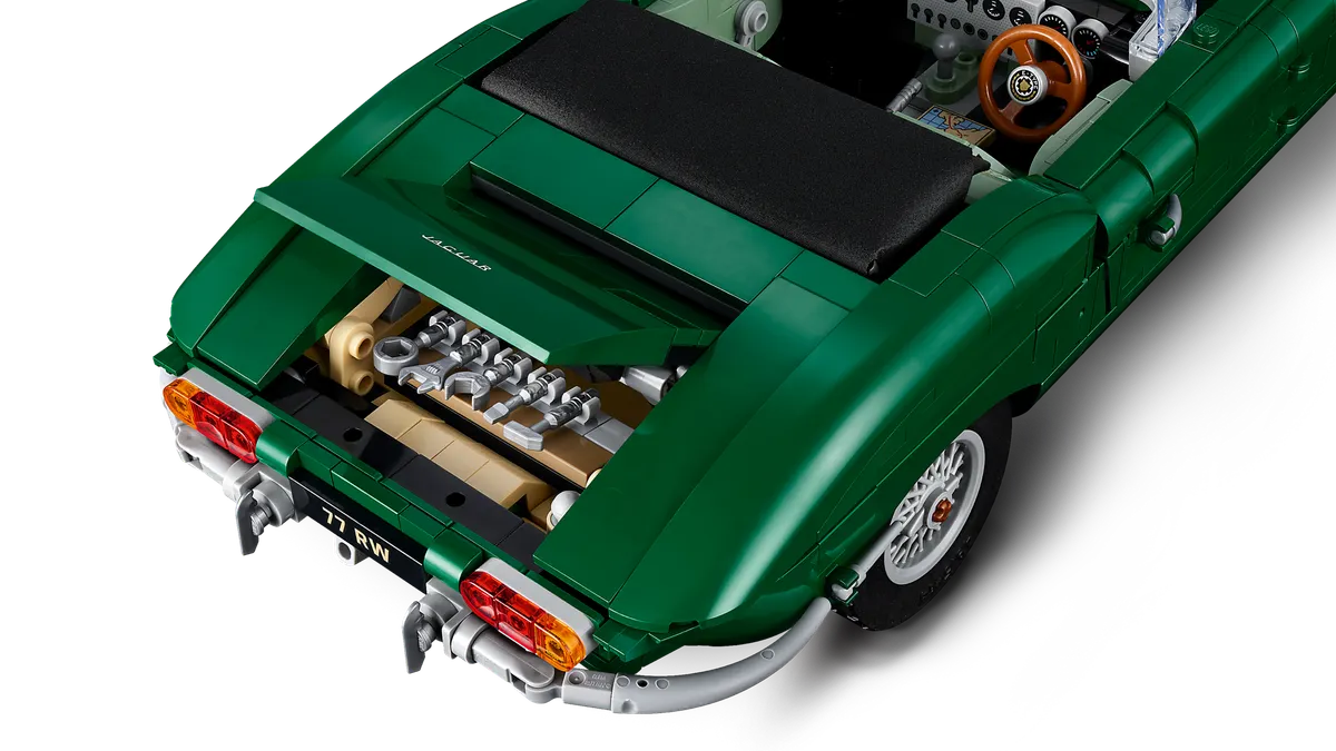 Jaguar E-Type - Image 10