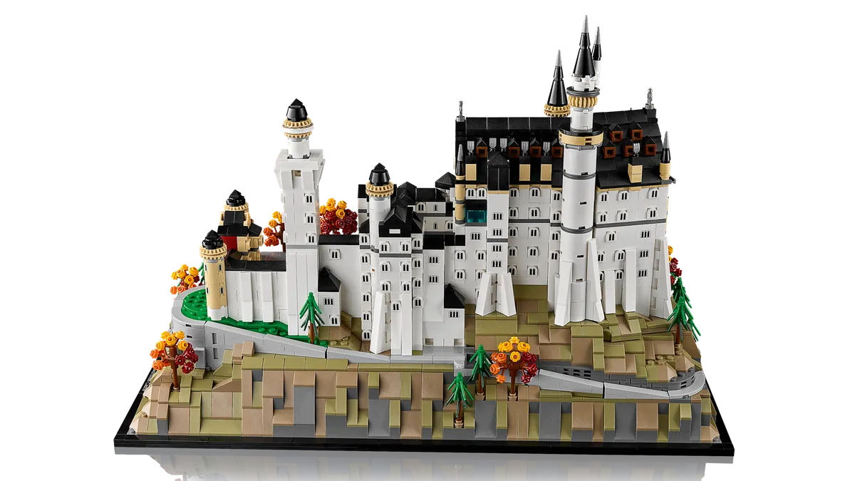 Neuschwanstein Castle - Image 14