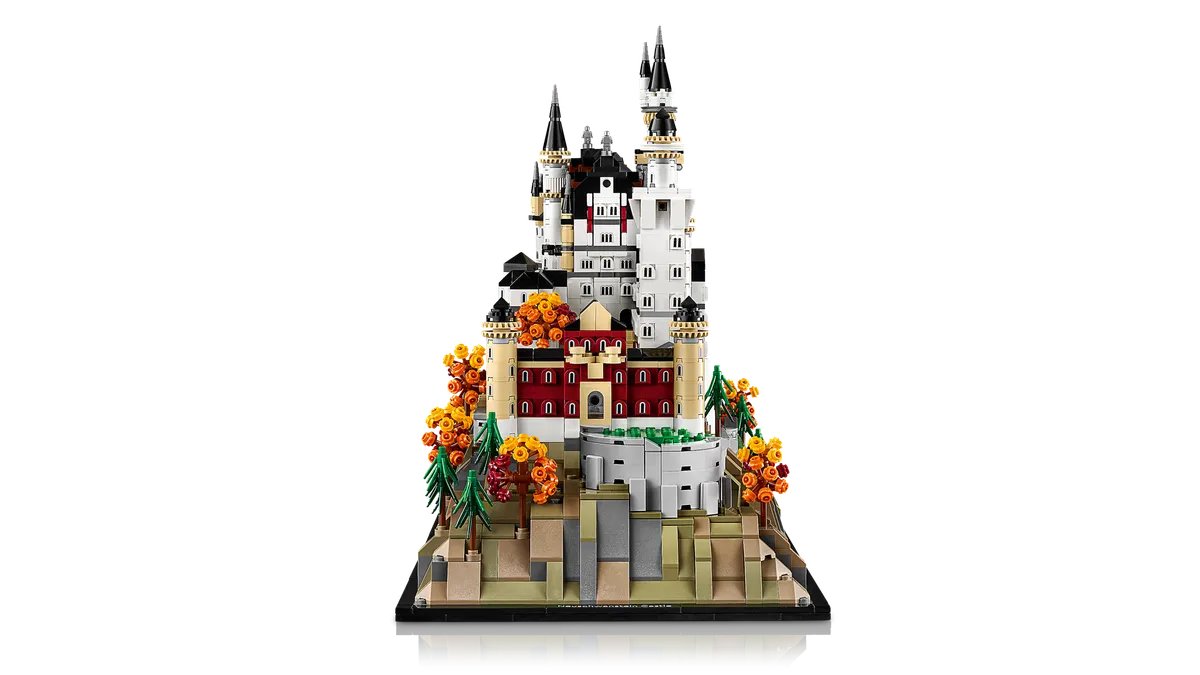 Neuschwanstein Castle - Image 12