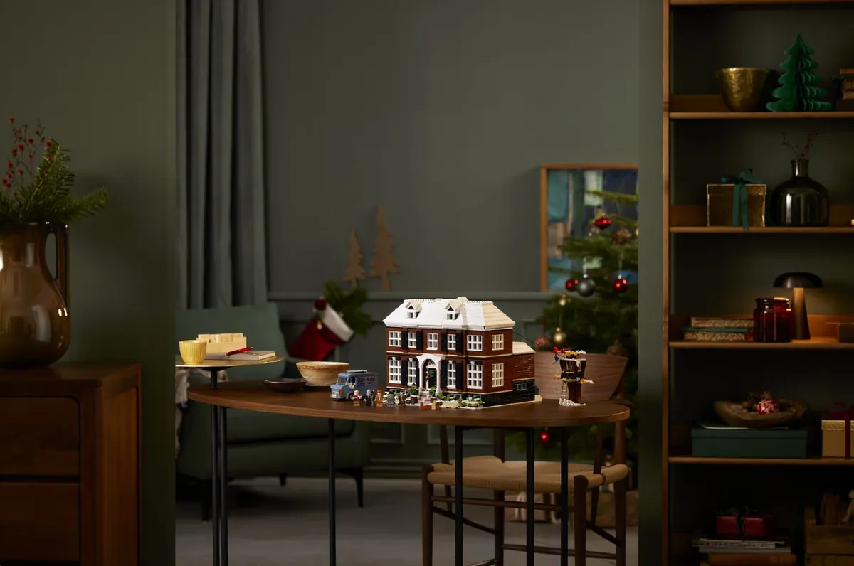 LEGO® Ideas Home Alone - Image 11