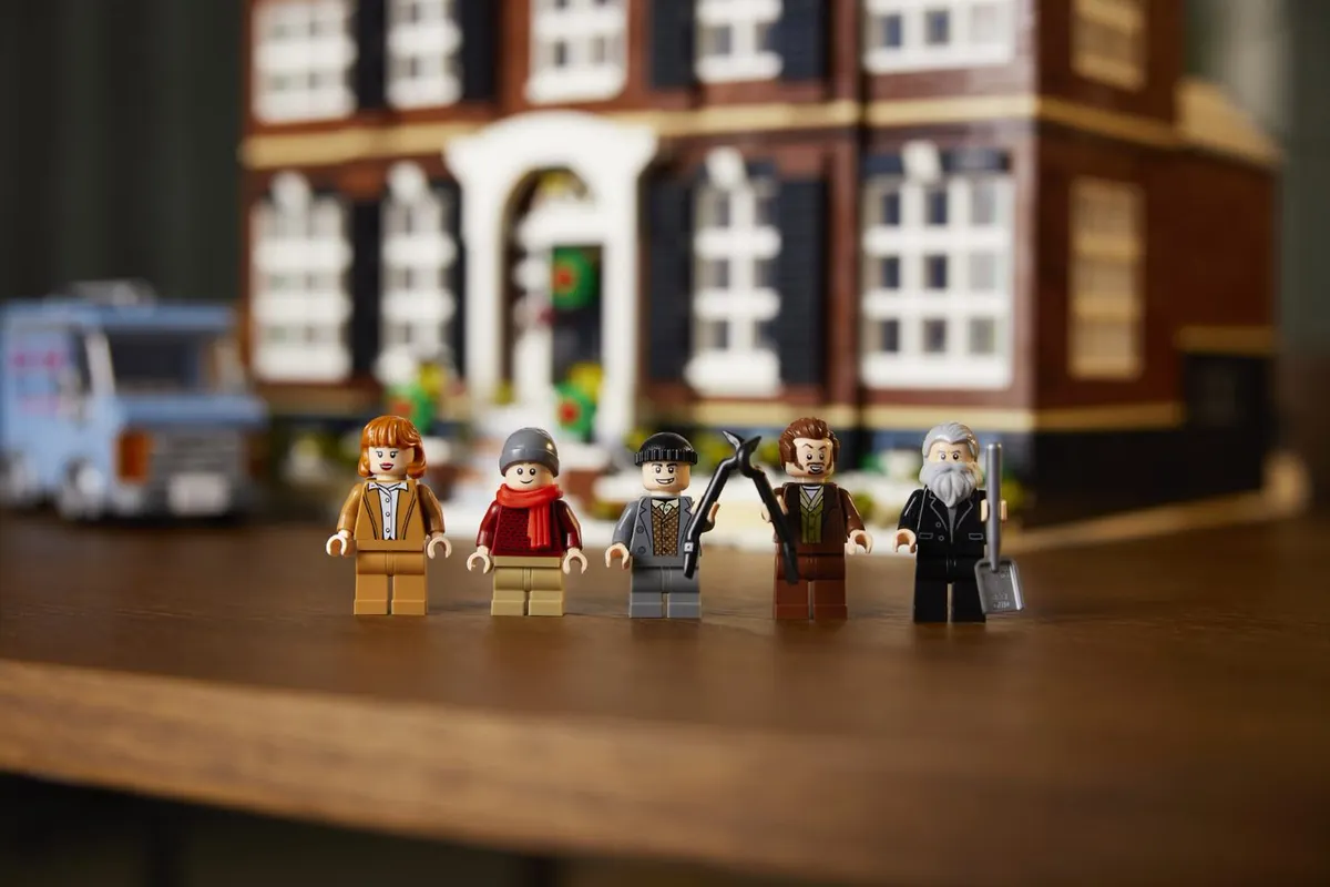 LEGO® Ideas Home Alone - Image 22