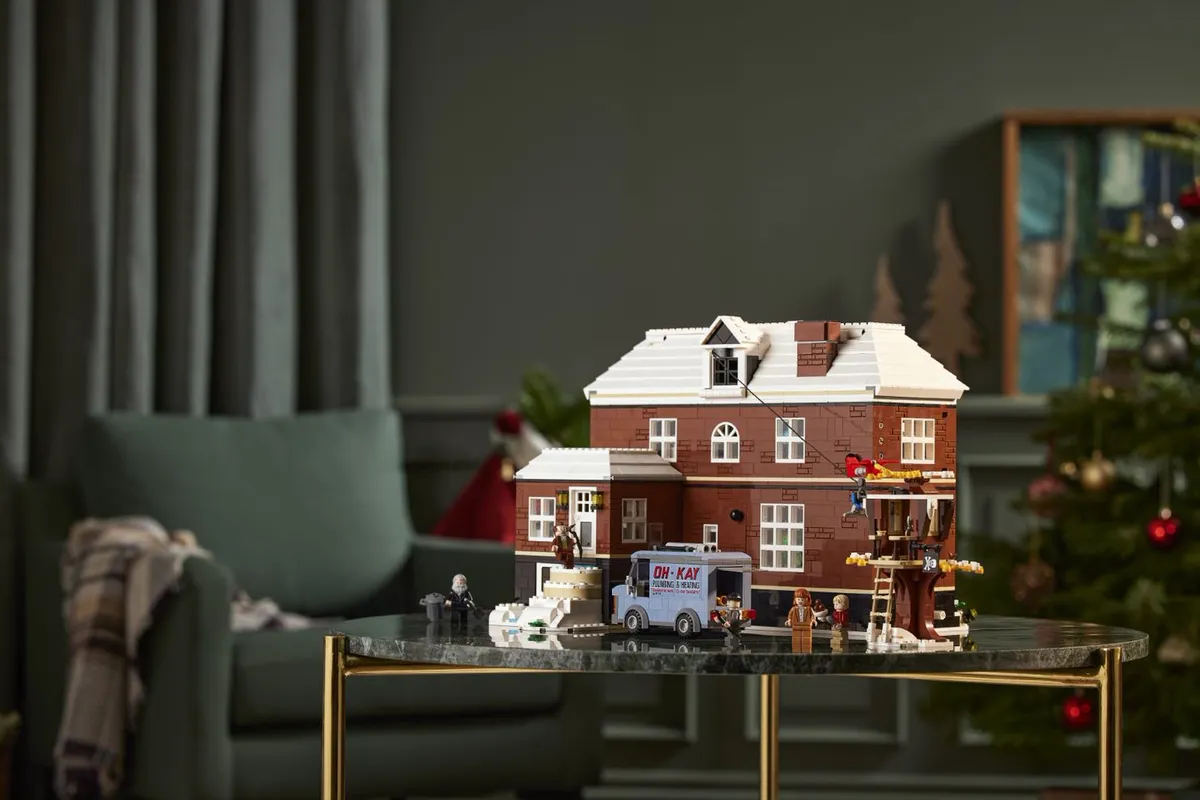 LEGO® Ideas Home Alone - Image 12
