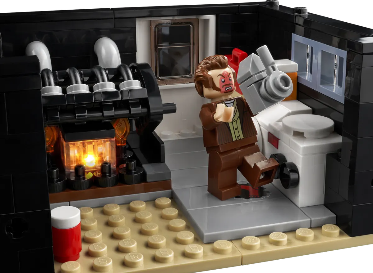LEGO® Ideas Home Alone - Image 3