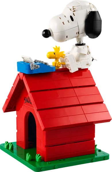 Peanuts: Snoopy's Doghouse