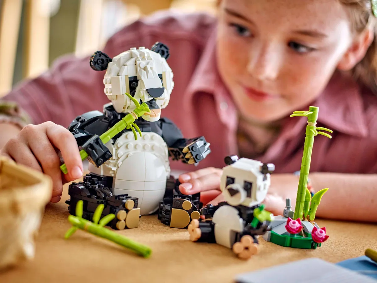 Wild Animals: Panda Family - Image 3