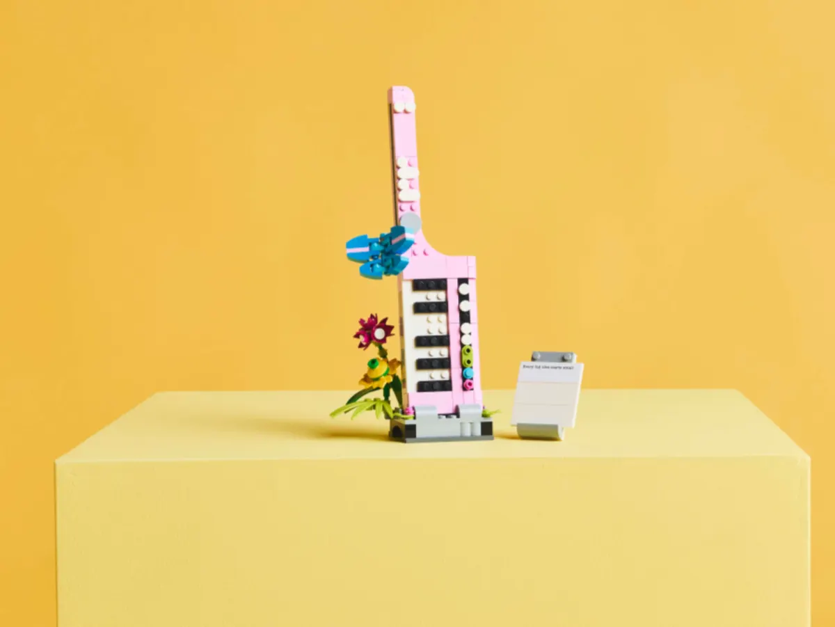 Typewriter with Flowers - Image 6