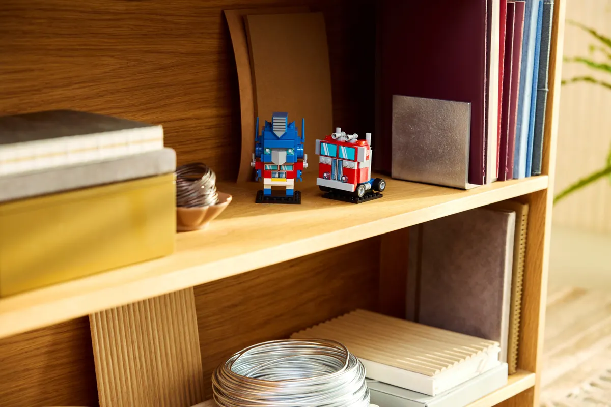 Optimus Prime Robot & Vehicle - Image 4