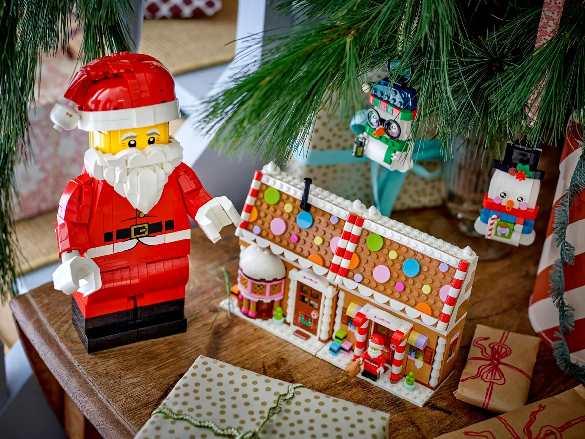Up-Scaled Santa Minifigure - Image 3