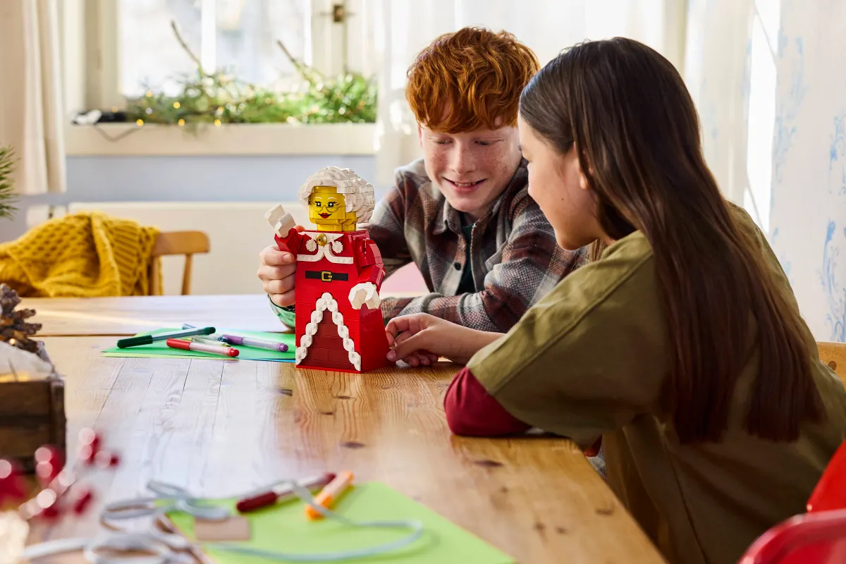 Up-Scaled Mrs. Claus Minifigure - Image 8