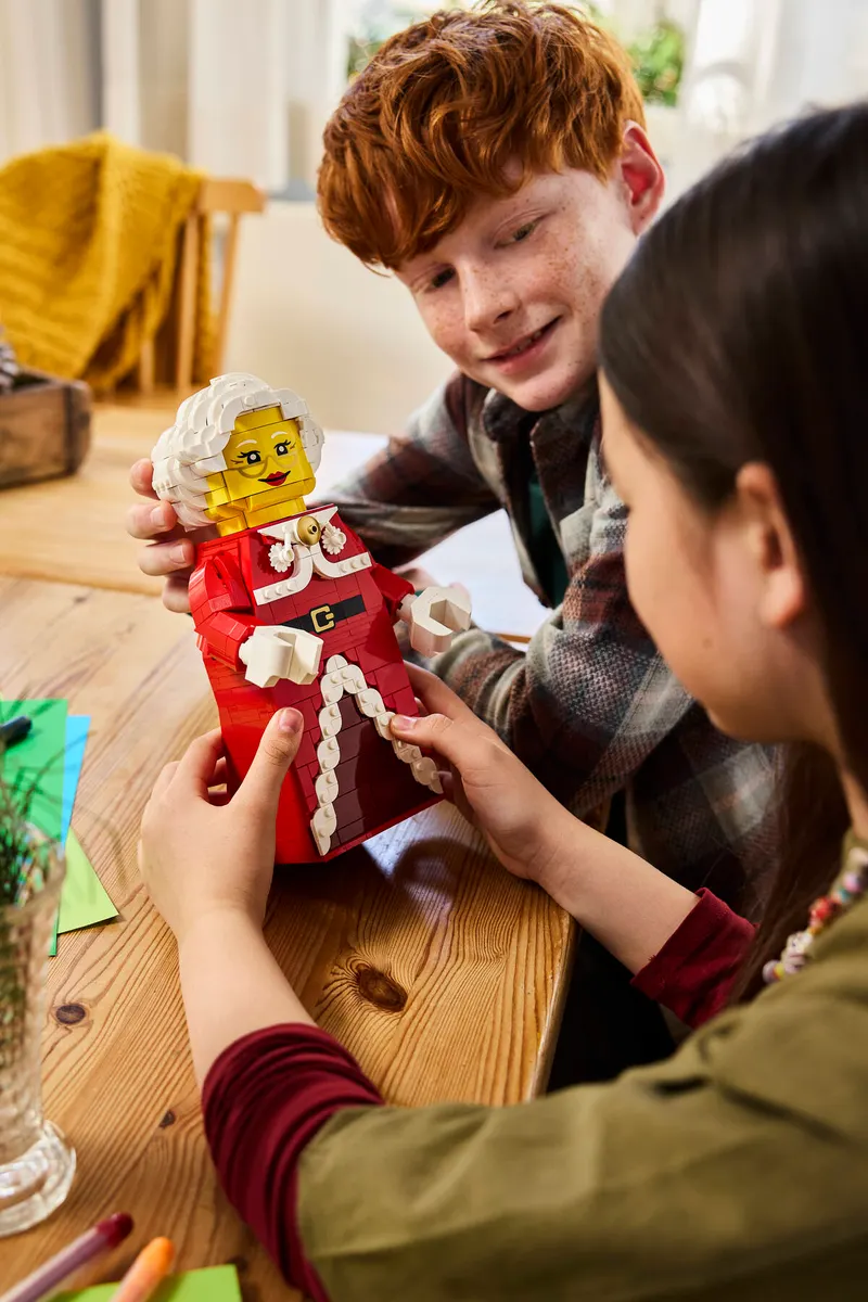 Up-Scaled Mrs. Claus Minifigure - Image 7