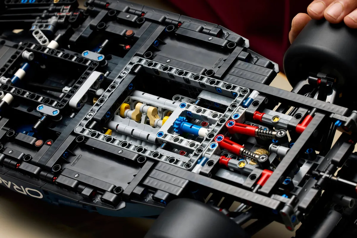 Oracle Red Bull Racing RB20 F1 Car - Image 4