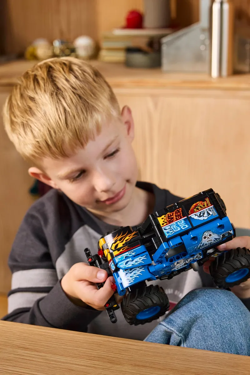Monster Jam™ Grave Digger™ Fire and Ice - Image 4