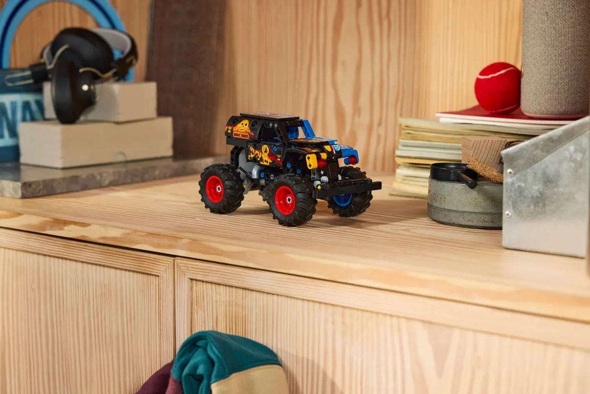 Monster Jam™ Grave Digger™ Fire and Ice - Image 6