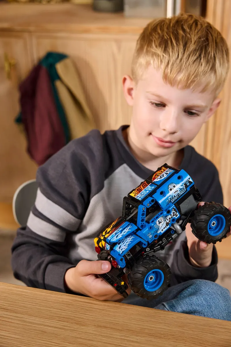 Monster Jam™ Grave Digger™ Fire and Ice - Image 3
