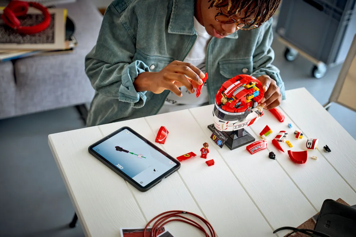 Scuderia Ferrari HP Charles Leclerc Helmet - Image 10
